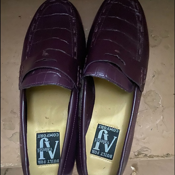 Leather one of a kind Purple Loafers size 6. Aj Valenci - Picture 2 of 2